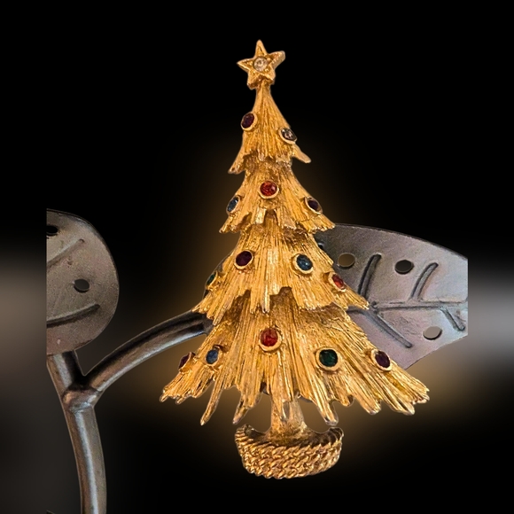 Vintage Monet Christmas Tree Brooch Gold Tone Jewel Tone Rhinestones - Picture 4 of 14